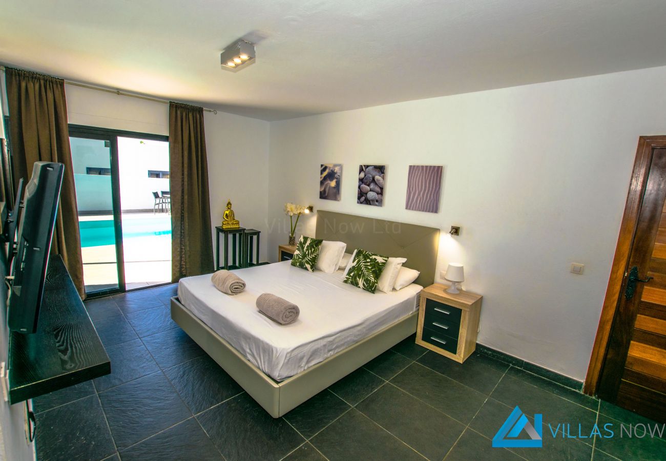 Villa Ibiza - King Bedroom with Pool View 