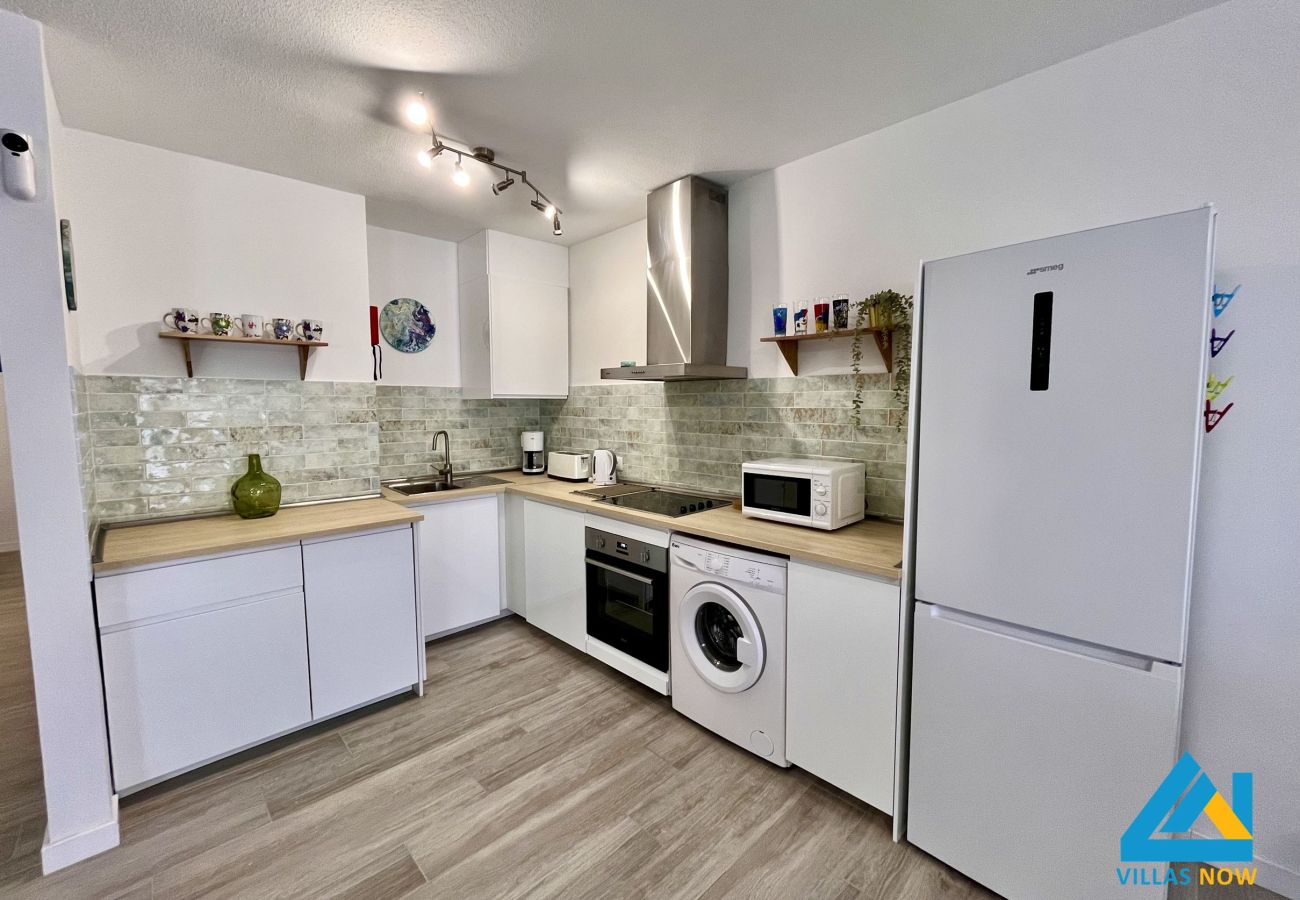 Villa Palma - Kitchen with Washing Machine 