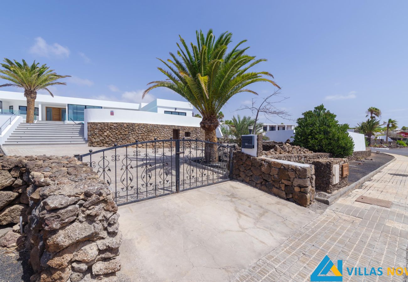 Villa en Playa Blanca - 236 - Casa Yasmine (LH236)