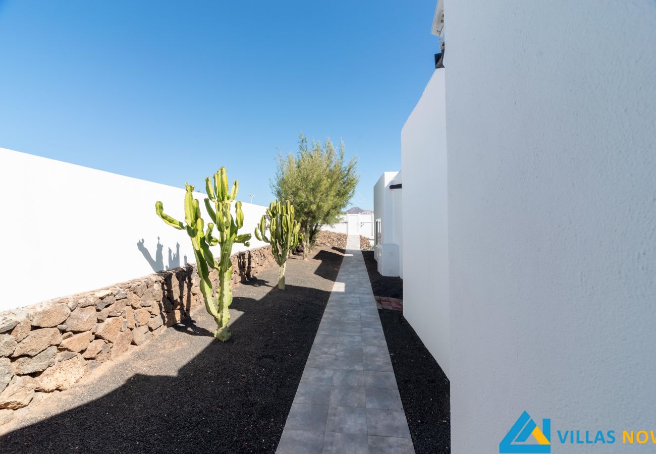 Villa en Playa Blanca - 239 - Casa Lily (LH239)