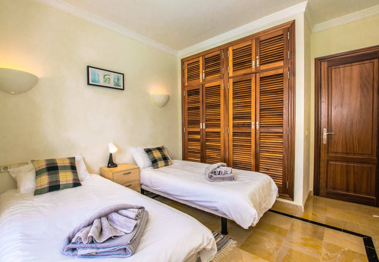 Villa Helena - Twin Bedroom 