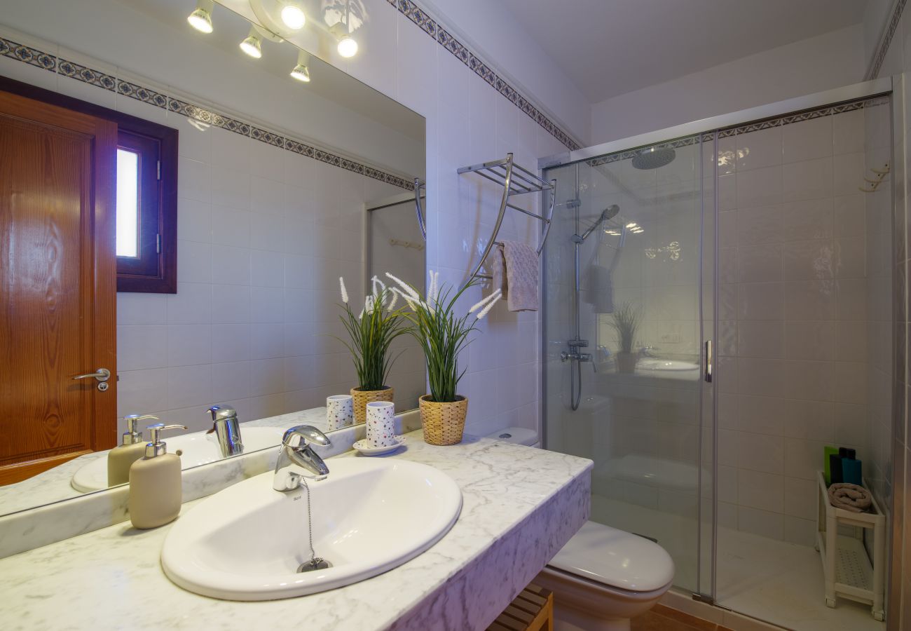 Casa Reinosa - Bathroom with Shower 