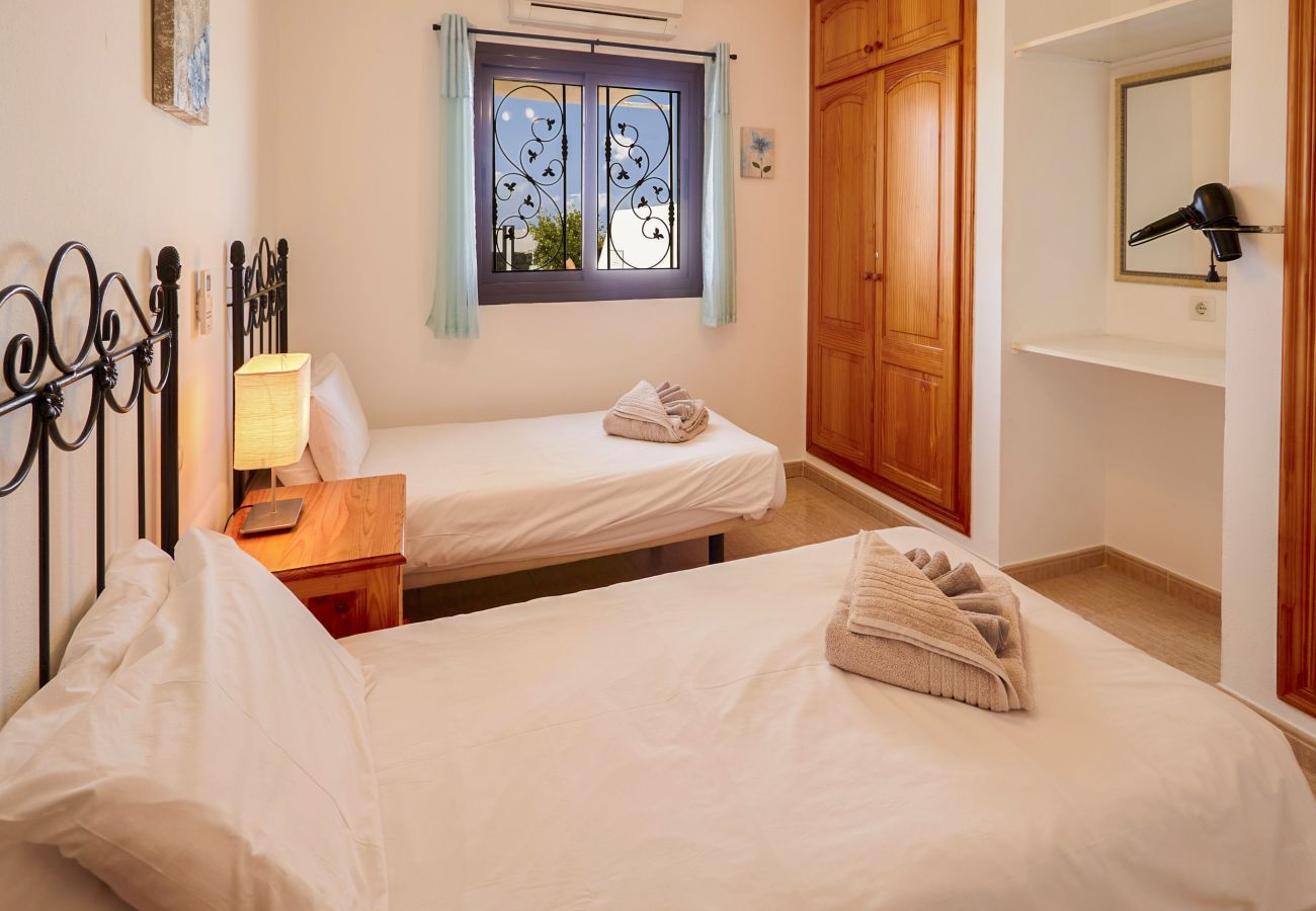 Villa Del Sol - Twin Bedroom