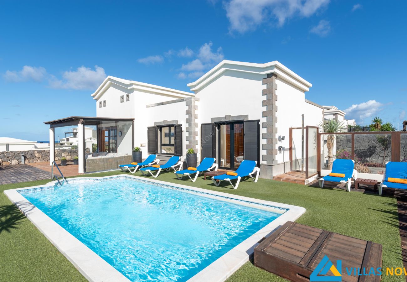 Casa Braeside - Pool & Sun Loungers 