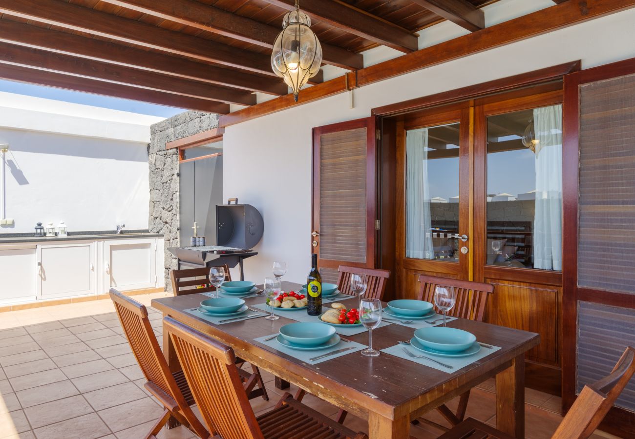 Casa Reinosa - BBQ & Al Fresco Dining Area under Shade